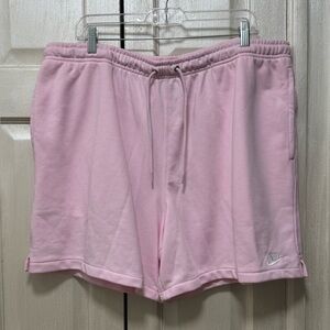 Nike Women XL Standard Fit Above Knee Lenght Baby Pink Shorts